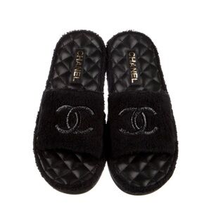 New Authentic Chanel Coco Beach Quilted CC Slides 38